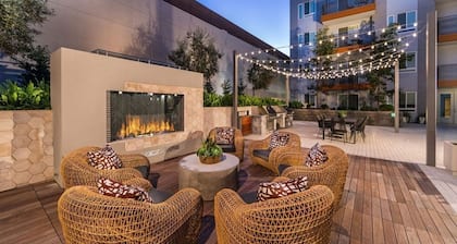 Spacious 2BR Condo in Flats at Cityline