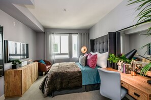 2 habitaciones, tabla de planchar con plancha y ropa de cama 