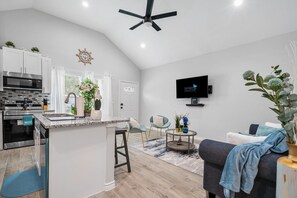 Fridge, microwave, oven, stovetop - Cozy 3bed/2bath Home I Minutes from Lake Conroe  (Montgomery)