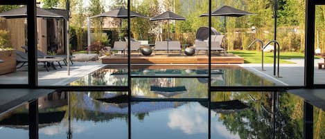 Couples treatment room(s), sauna, hot tub, steam room, massages