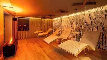 Couples treatment room(s), sauna, hot tub, steam room, massages