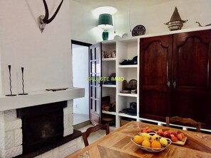 Dining - Maison de Village Typique Terrasse et Gloriette au Pied de la Tour (Lumio)