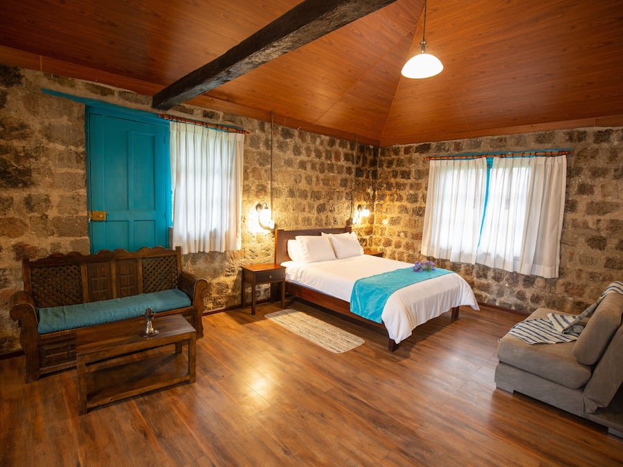 Hypo-allergenic bedding, down comforters, minibar, soundproofing