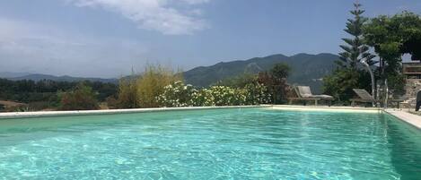 Piscina a l'aire lliure