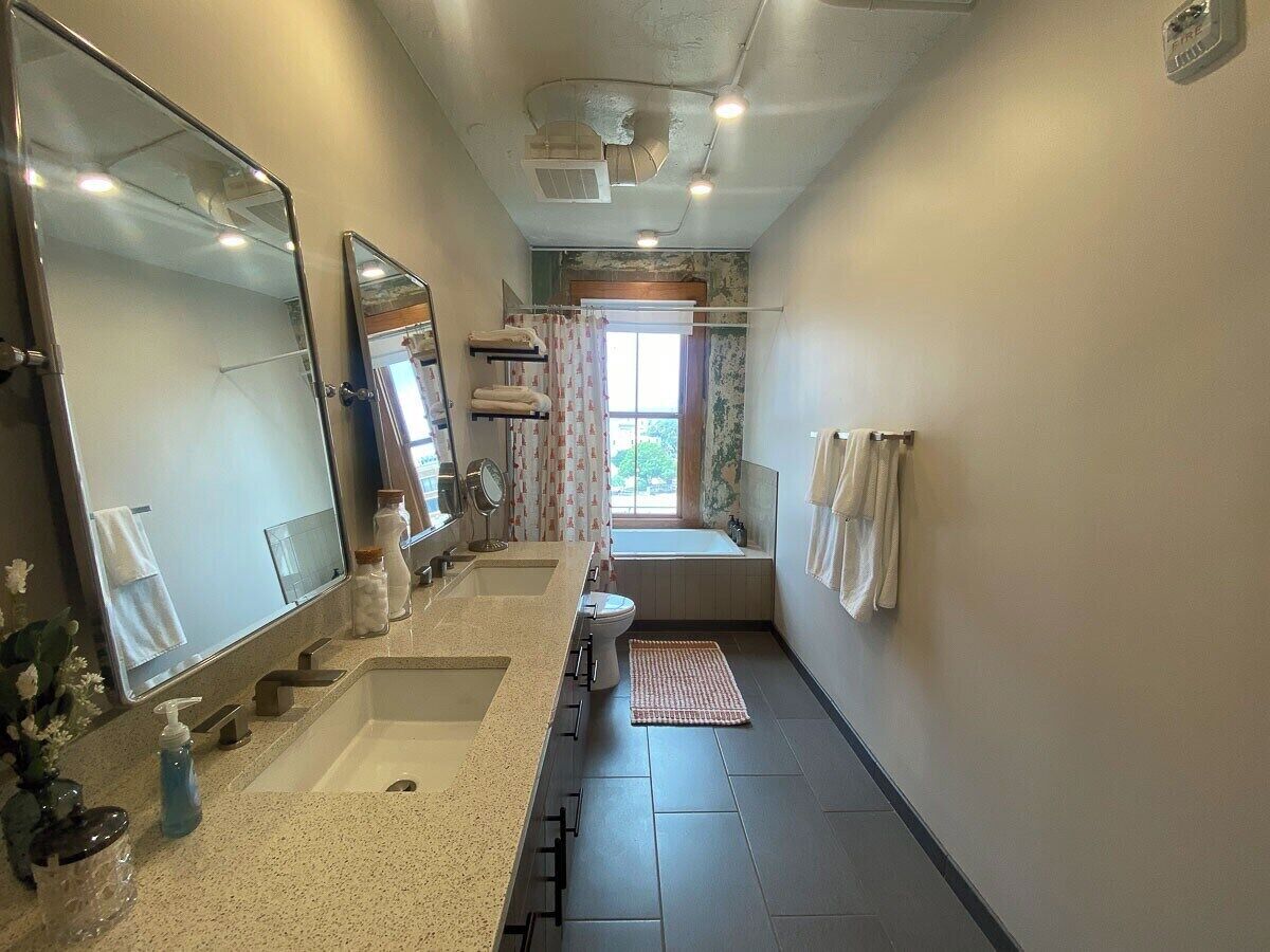 Séchoir à cheveux, serviettes fournies