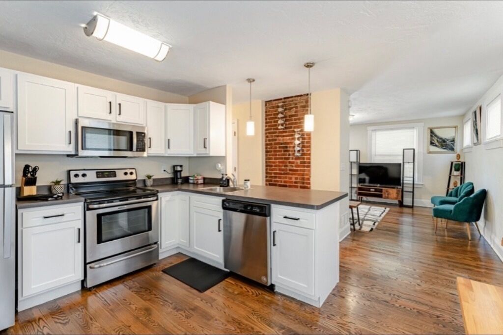 Spacious Fully Equipped 4BR, 2BA w/ Deck