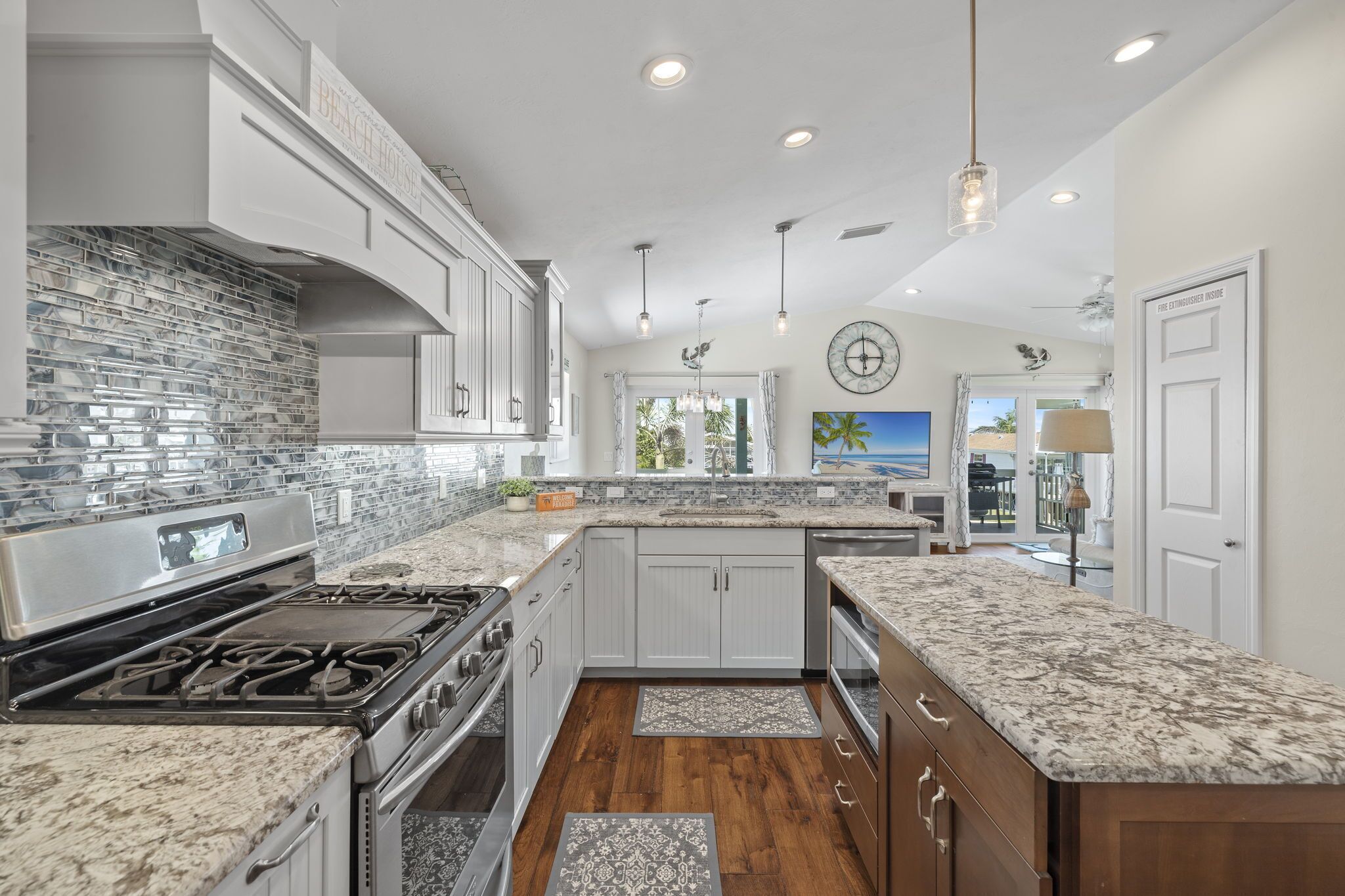 2 Bedroom House on a Canal!!