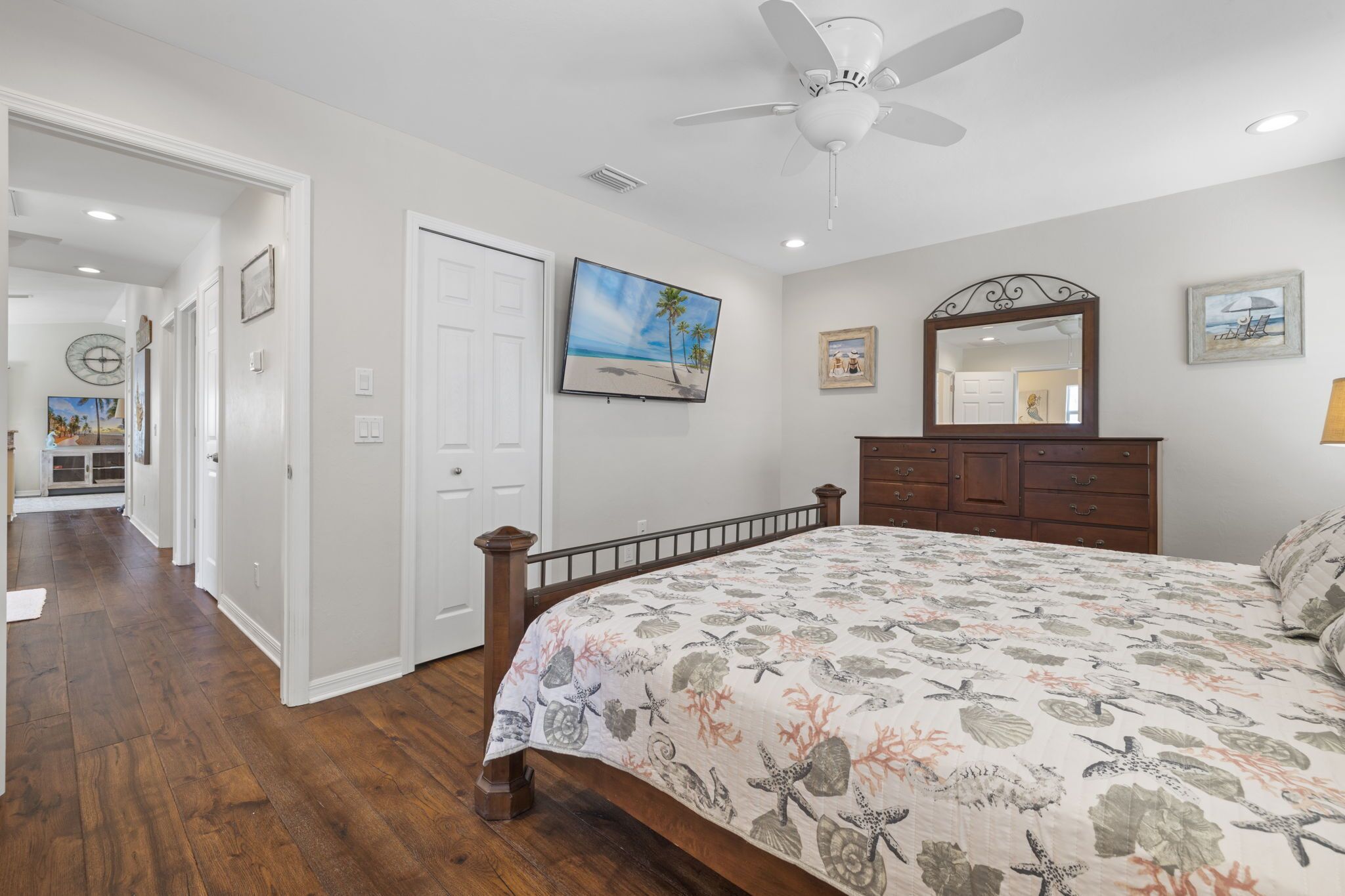 2 Bedroom House on a Canal!!