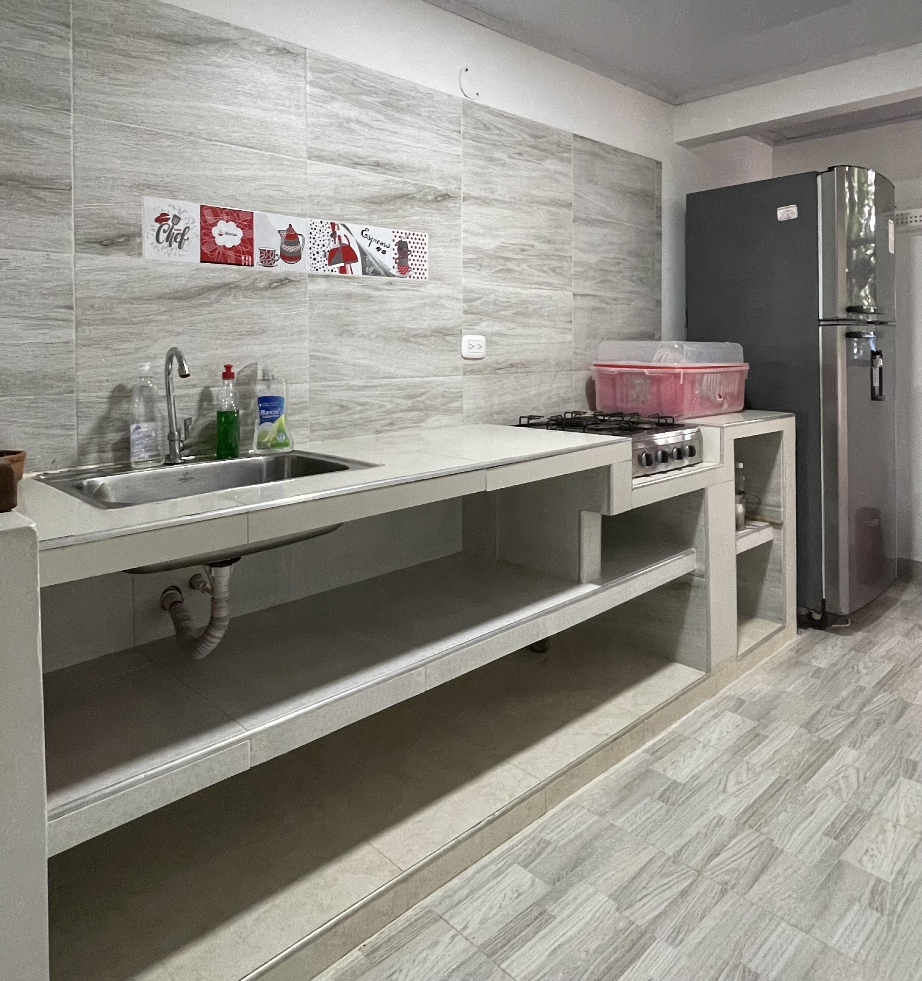 Stovetop, cookware/dishes/utensils, spices, lobster pot