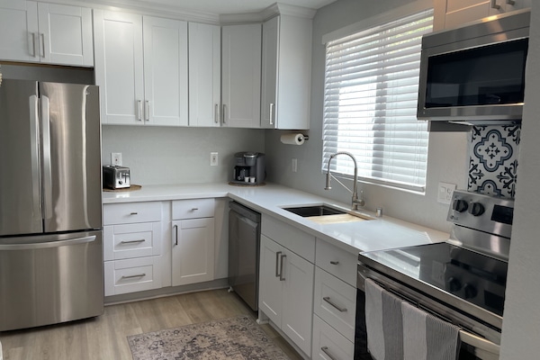 Coffee/tea maker, fridge, microwave, oven