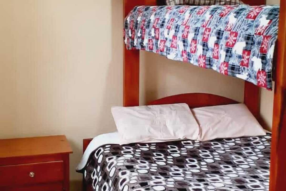 Dormitorio condiviso Basic, 1 camera da letto, bagno condiviso, vista montagna | 1 camera, Wi-Fi gratuito