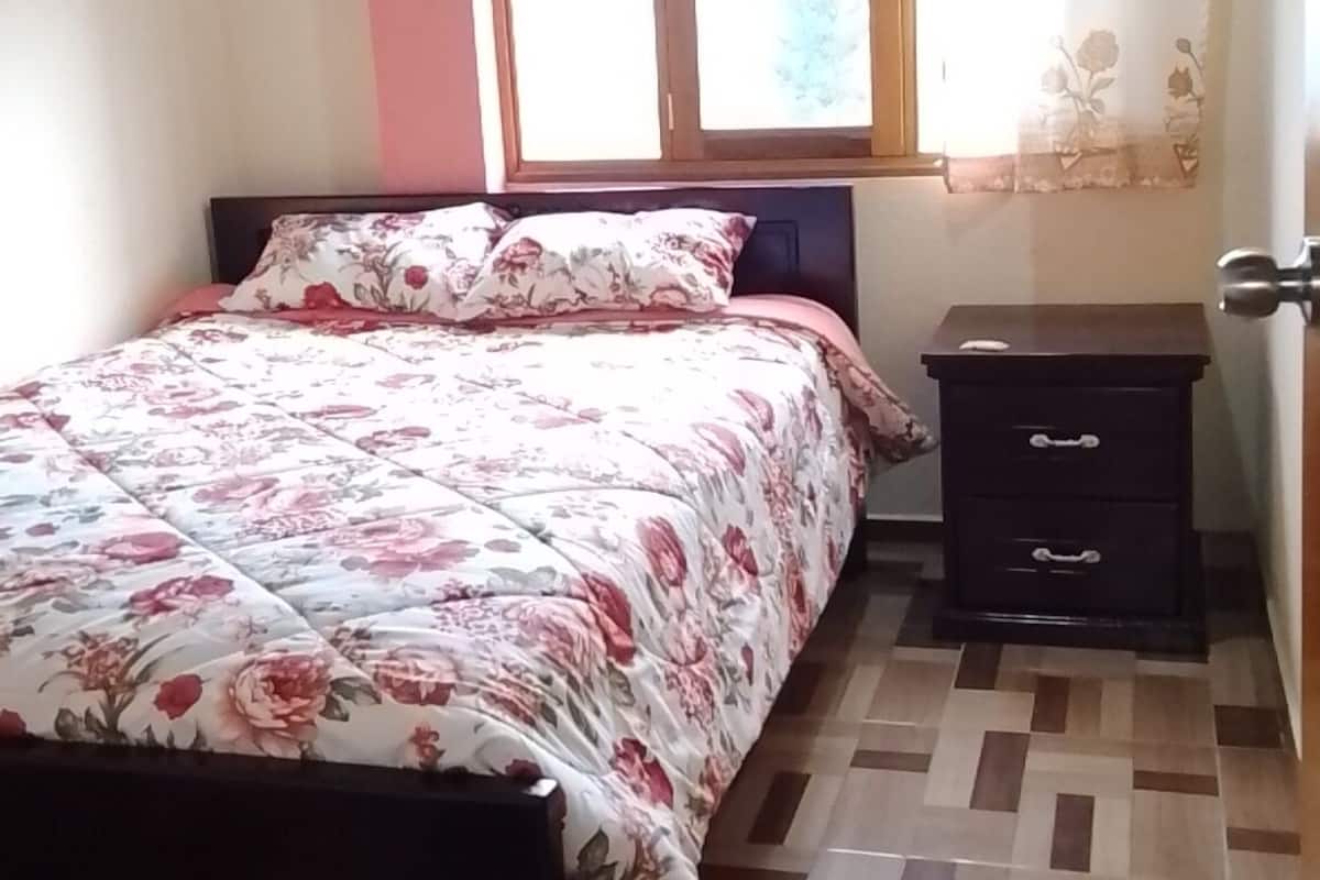Camera Basic, 1 letto queen, bagno condiviso, vista montagna | 1 camera, Wi-Fi gratuito