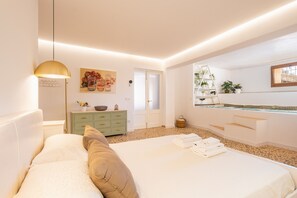 4 makuuhuonetta, silitysrauta/-lauta, ilmainen Wi-Fi, vuodevaatteet