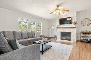 Smart TV, fireplace, ping pong, books