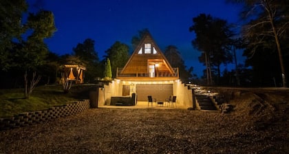 Deer Wood Cabin w/Hot Tub - Sleeps 8