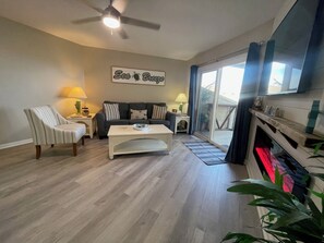 Smart TV, fireplace, books, offices