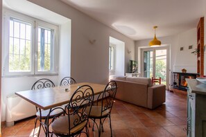 Dining - Characteristic terrat in historic hamlet 5 minutes from the sea! (Boissano)