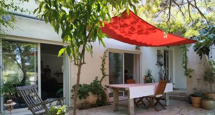 Villa Avec Jardin Tranquille à Deux pas de la Plage et des Restaurants du Port