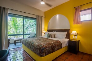 4 عدّة غرف نوم وواي فاي مجانًا وملاءات أسرّة