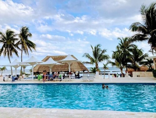 Spacious Private Villa with Pool Backing to Golf Course Beach Only Minutes Away