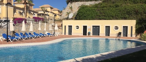 Outdoor pool, a heated pool
