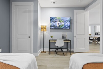 Beach Oasis 5-bedroom Single-Level Family Home within walking distance to Beach