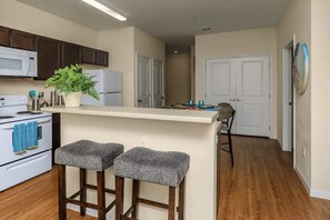 Fridge, microwave, oven, stovetop - Beautiful 2Bd 2Ba Apartment at Midtown Weslaco (Donna)