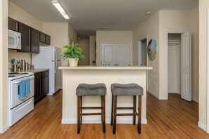 Fridge, microwave, oven, stovetop - Midtown Weslaco Apartment 2 (Donna)