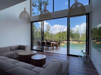 Aqua Guatapé - Lakeside Luxury Villa