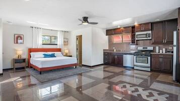 7 bedrooms, desk, iron/ironing board, travel crib