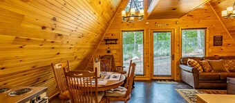 Dream Maker Cabin w/Hot Tub - Sleeps 6