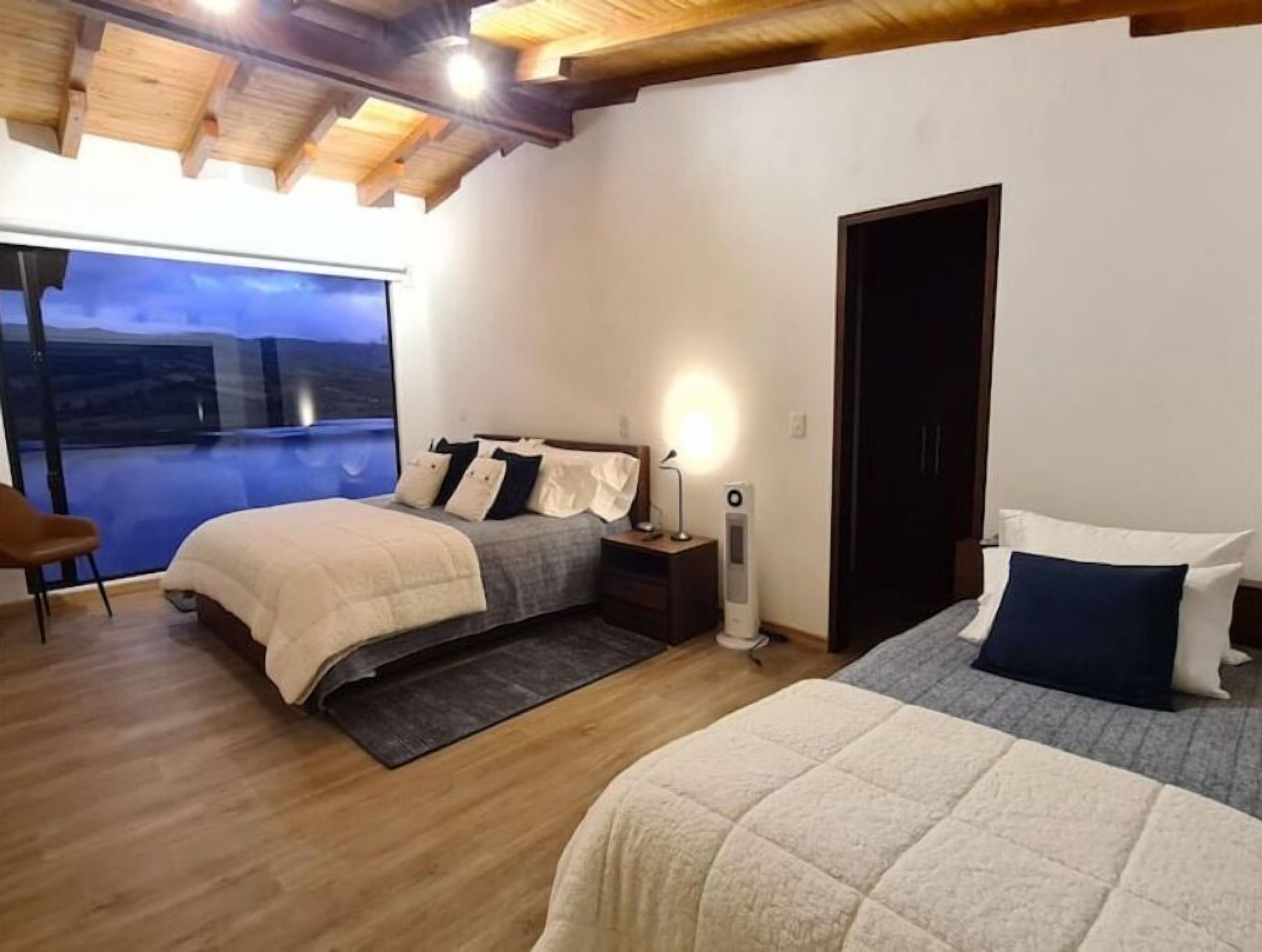 SPECTACULAR HOUSE WITH JACUZZI IN THE SISGA