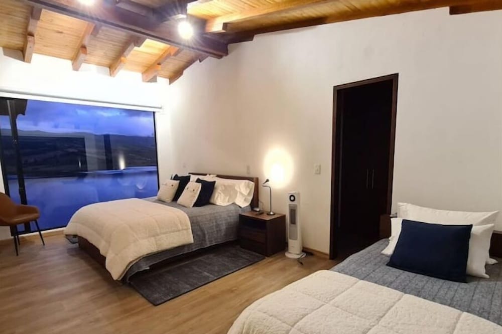 SPECTACULAR HOUSE WITH JACUZZI IN THE SISGA
