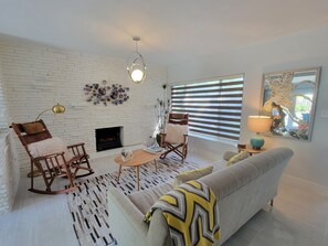 Smart TV y chimenea