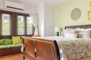 2 habitaciones, tabla de planchar con plancha y cuna de viaje 