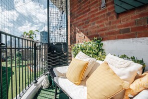 Property grounds - 2 Bedroom Flat in Hoxton - Location, Location, Location (London)