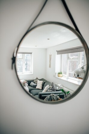 Interior - 2 Bedroom Flat in Hoxton - Location, Location, Location (London)