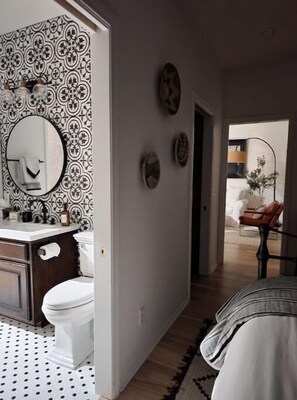 Hair dryer, towels, soap, shampoo - Sleeps 4. Private casita in the country. (Fallbrook)