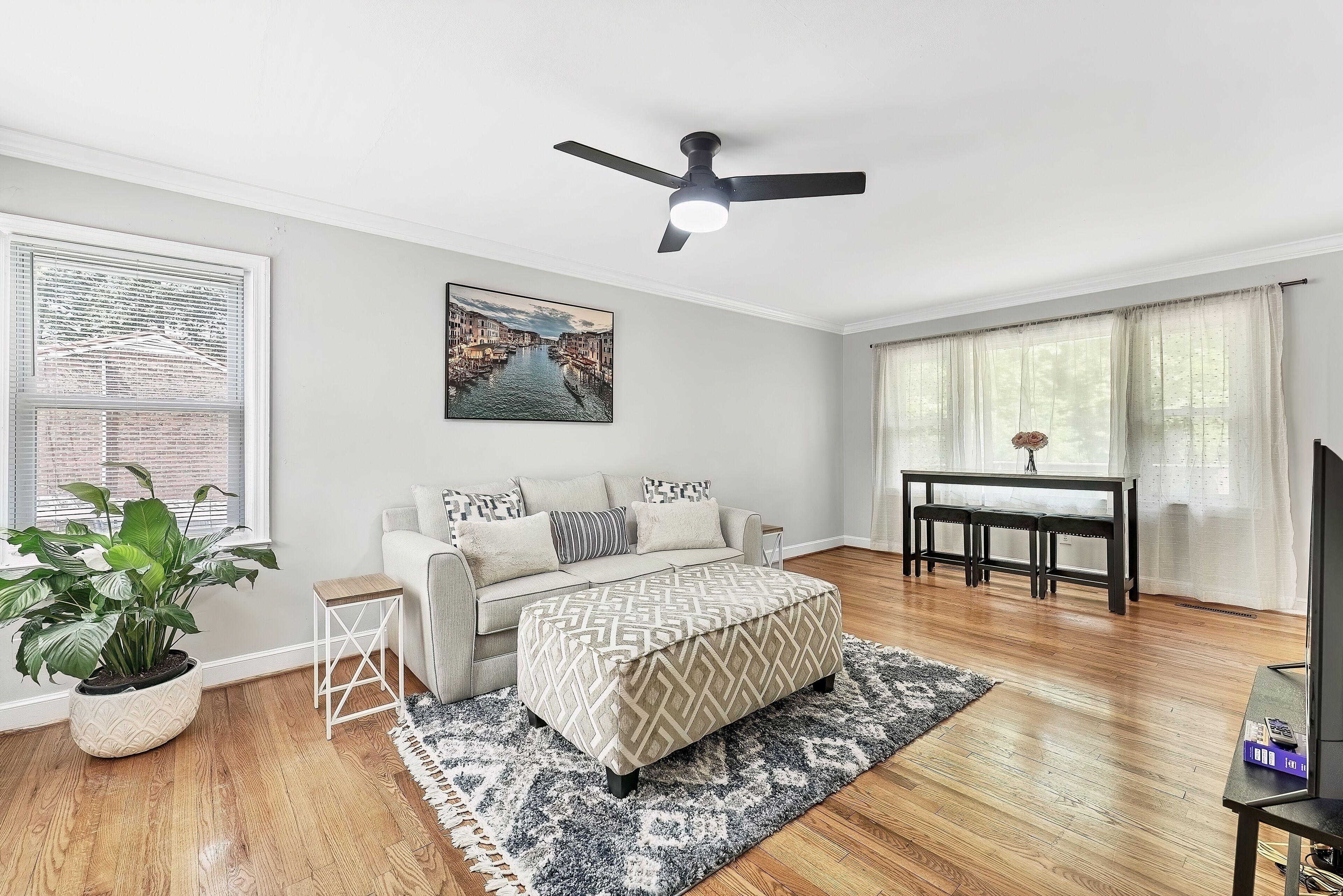 Private Fayetteville Getaway Minutes to Downtown!