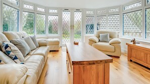 TV - 1 bedroom accommodation in Cross in Hand, near Heathfield (Cross in Hand, near Heathfield)