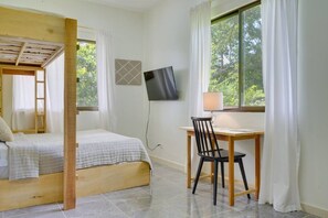4 bedrooms, desk, free WiFi, bed sheets