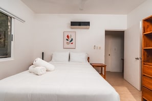 2 bedrooms, desk, iron/ironing board, free WiFi