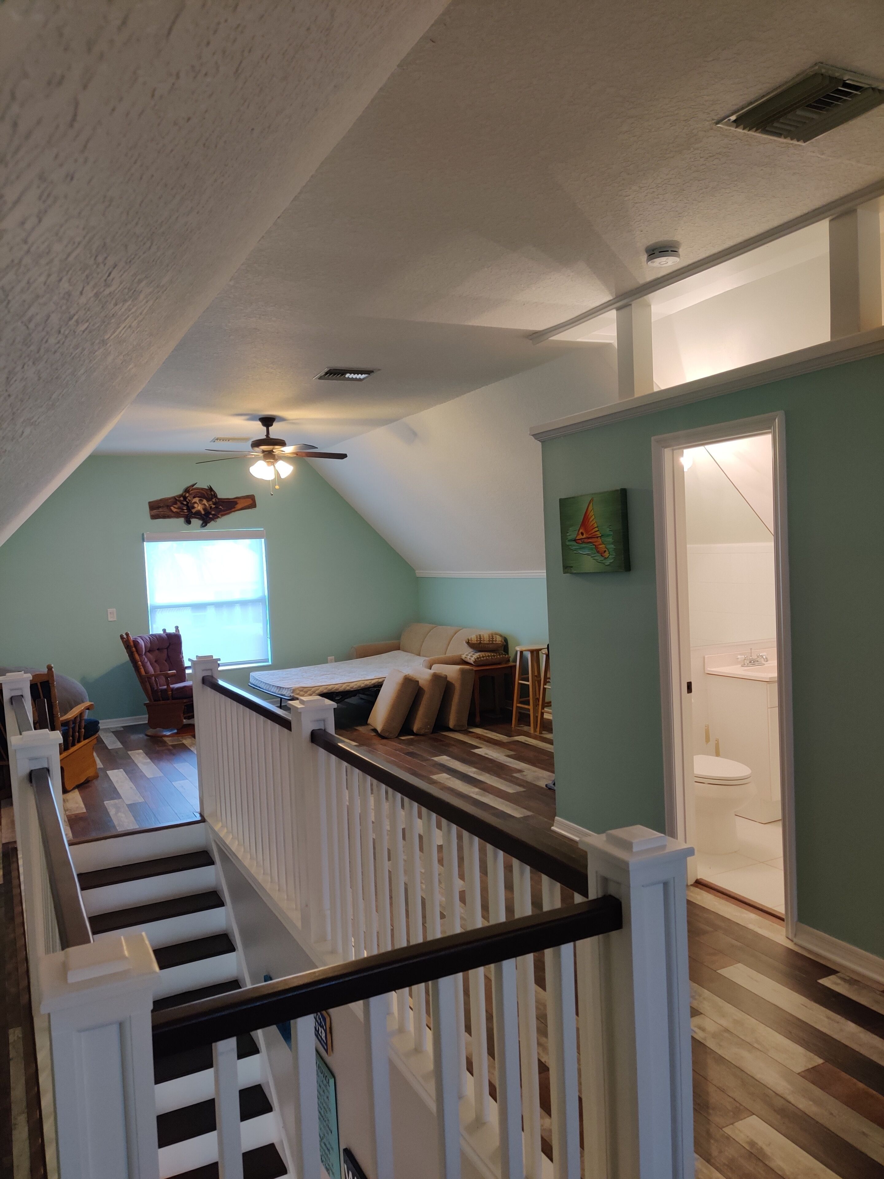 Homosassa River living, access to the gulf and minutes to bars and restauraunts.