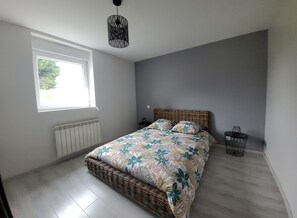 2 chambres, lit parapluie, Wi-Fi, draps fournis