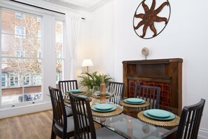 In-room dining - West End Nest (London)