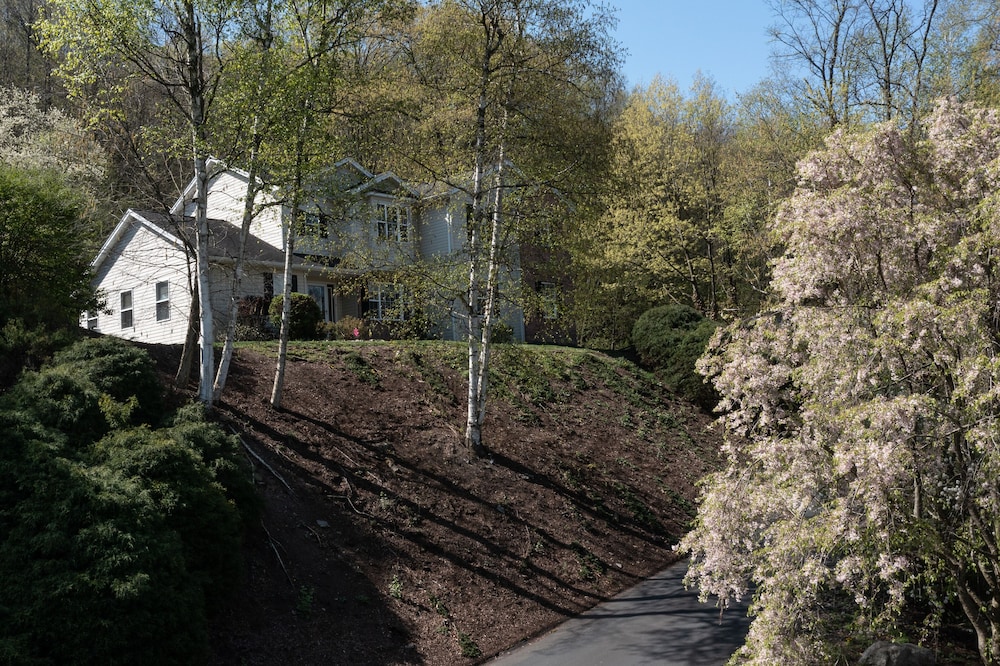 Pottsville Mountain Home near Yuengling Brewery