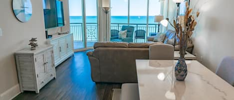 Fernseher, DVD-Player, Bücher