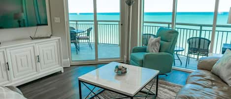 テレビ、DVD プレーヤー、書庫