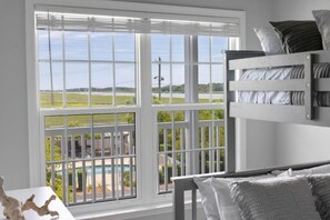 3 bedrooms, desk, iron/ironing board, travel crib