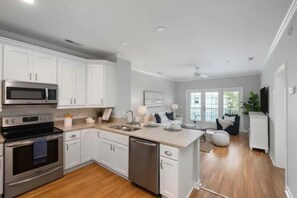 Unclassified image, 3 of 21, button